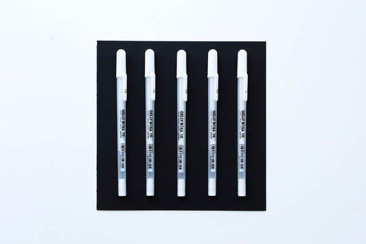 White Sakura Gelly Roll .08, a total classic! Who doesn’t love a Gelly Roll?