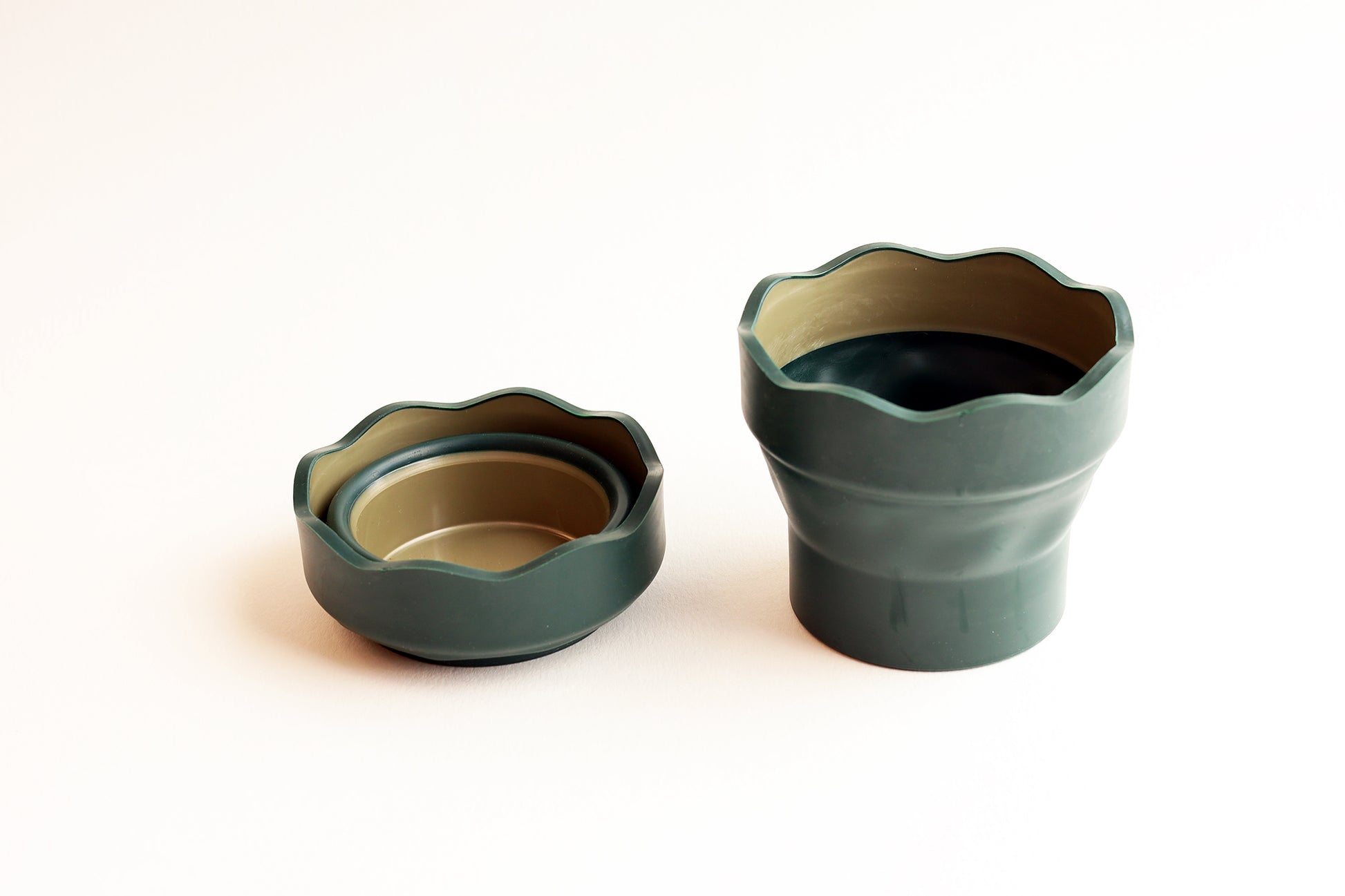 Faber Castell Clic & Go Collapsible Water Cup, lightweight and sturdy, this fun water cup collapses down to a flat, compact circle you can fit easily…