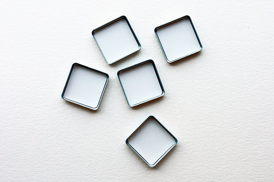 Art Toolkit Mixing Square, this handy mixing square fits right into your Pocket or Demi Art Toolkit case—just add water and paint, and mix, mix, mix!